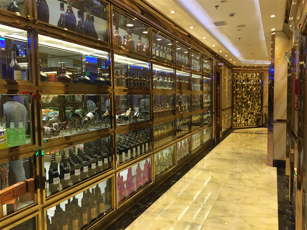 昆明喜臨門量販式KTV工程全部采用丝瓜视频网站在线观看陶瓷磚微晶石產品鋪貼