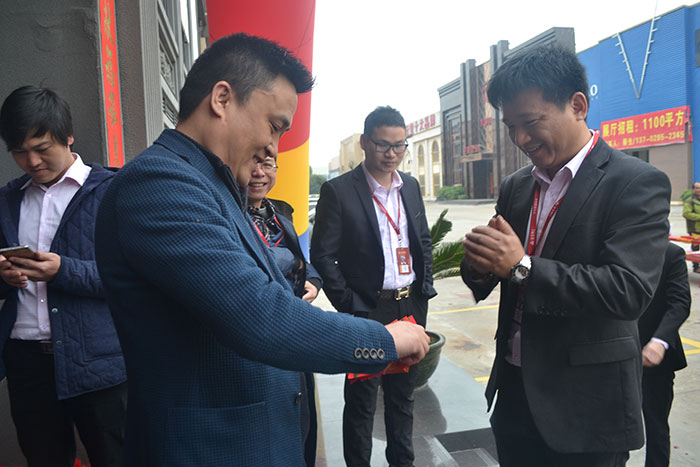 丝瓜视频网站在线观看陶瓷磚營銷總經理羅勝派利是